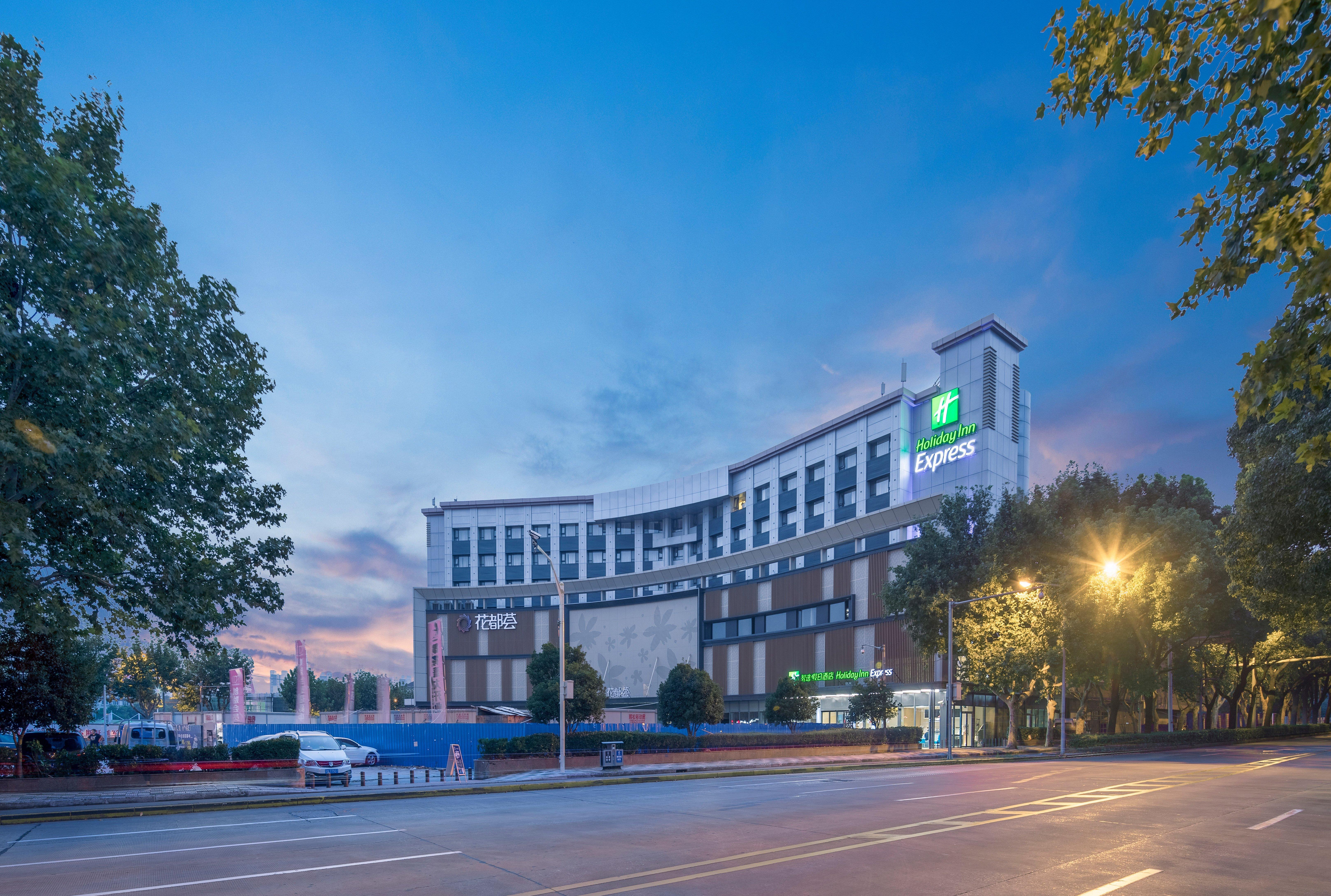 Holiday Inn Express Shanghai Jiading Center By Ihg Экстерьер фото
